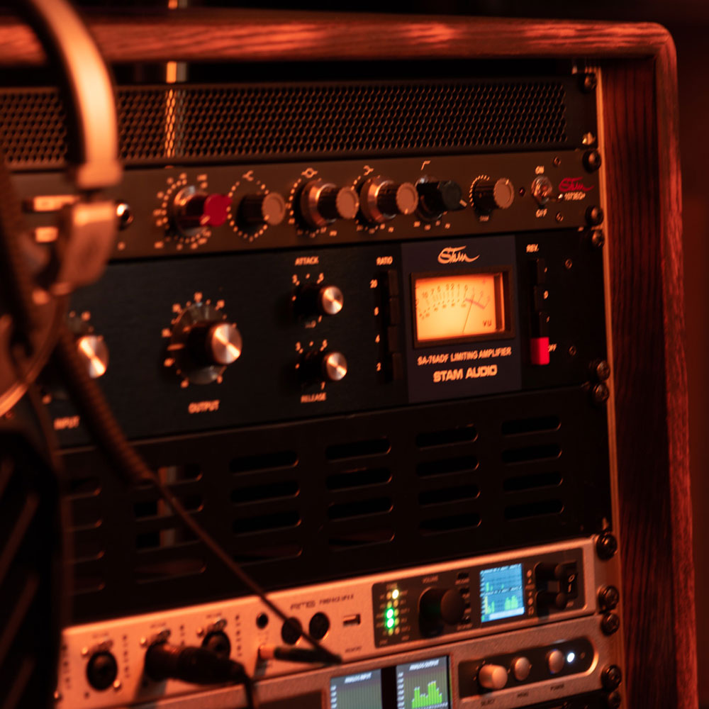 TLOF Studio – Analog Gear STAM Audio, RME