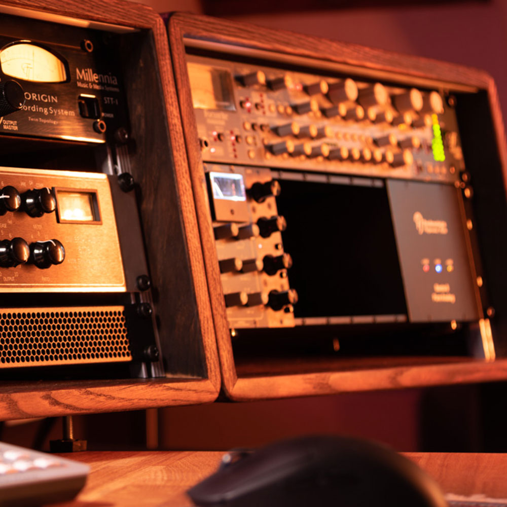 TLOF Studio – Analog Gear Millennia, Universal Audio