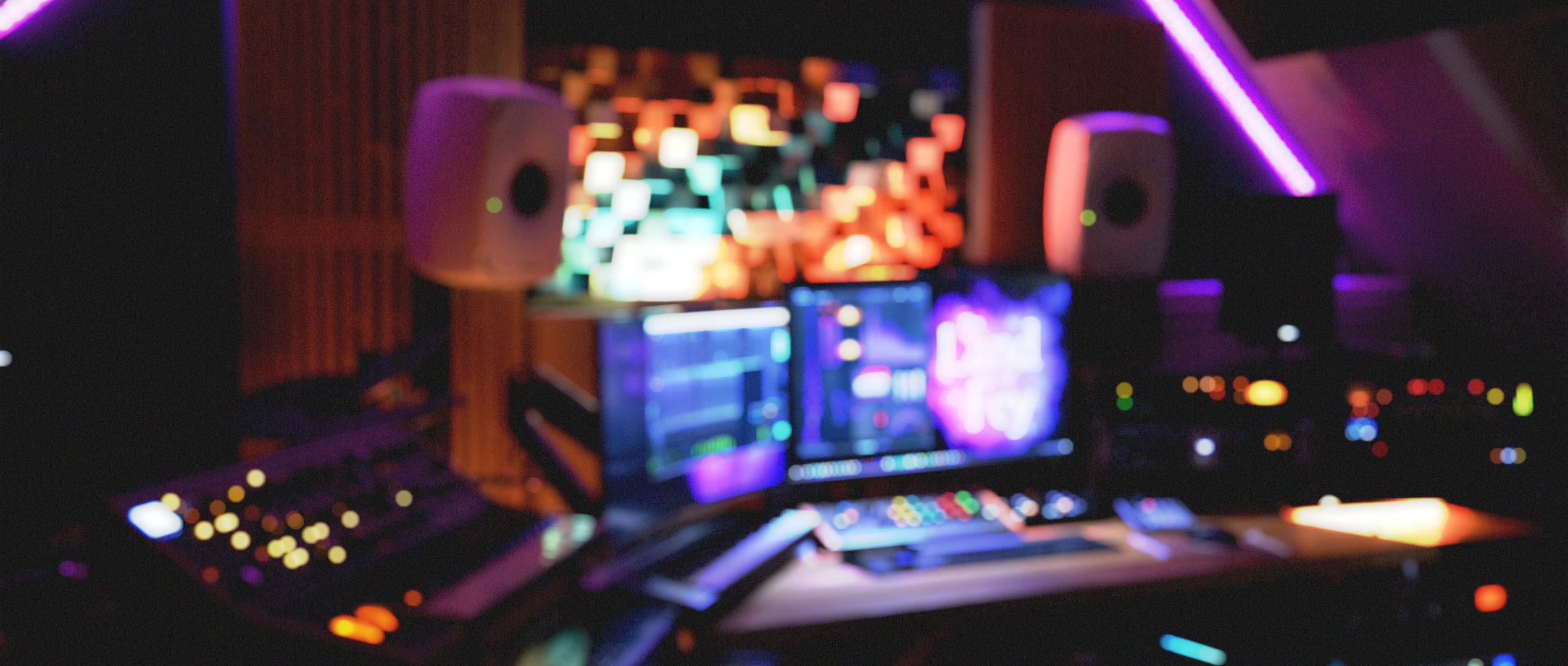 TLOF Musikproduktionsstudio – Abhörmonitore und Analog-Equipment